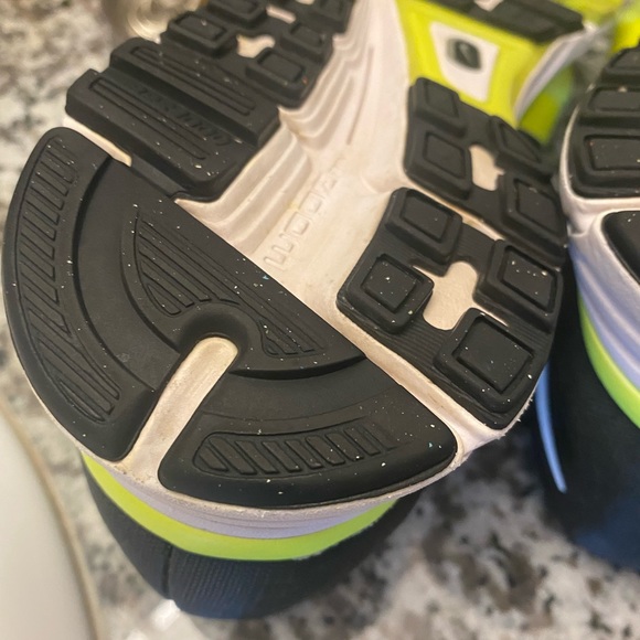 Nike Vomero 9 Running Shoes - Picture 11 of 13